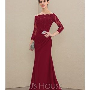 Burgundy dress size 14. Only wore once paid 279.00 new asking 100.00